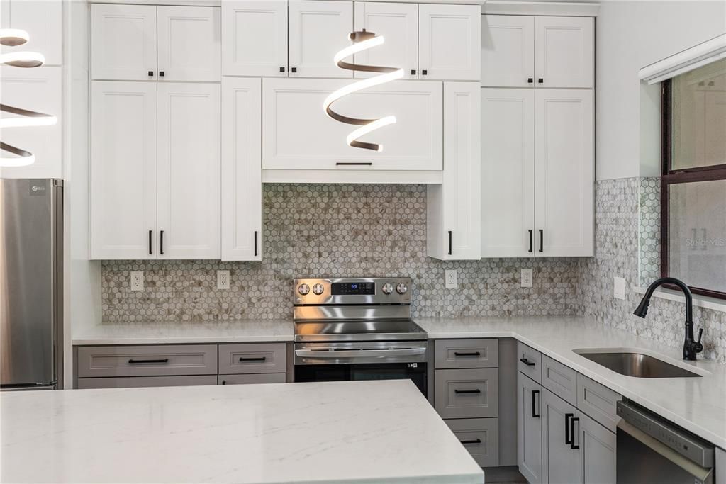 На продажу: $599,900 (4 спален, 3 ванн, 2327 Квадратных фут)