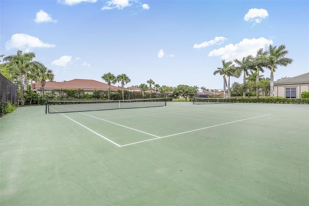 合同活跃: $389,900 (4 贝兹, 2 浴室, 1828 平方英尺)