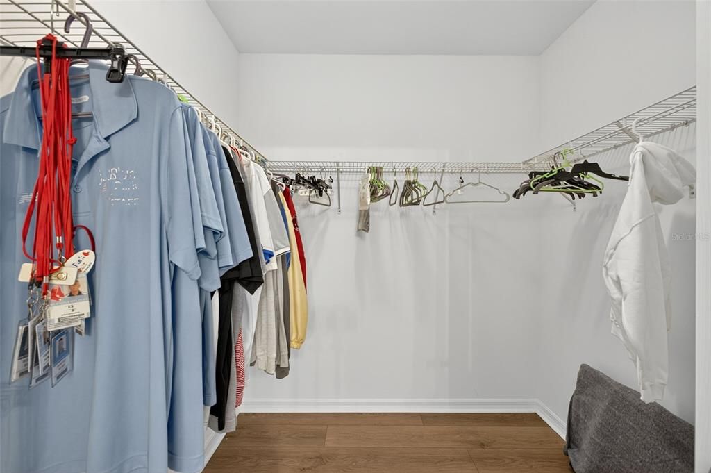 合同活跃: $389,900 (4 贝兹, 2 浴室, 1828 平方英尺)