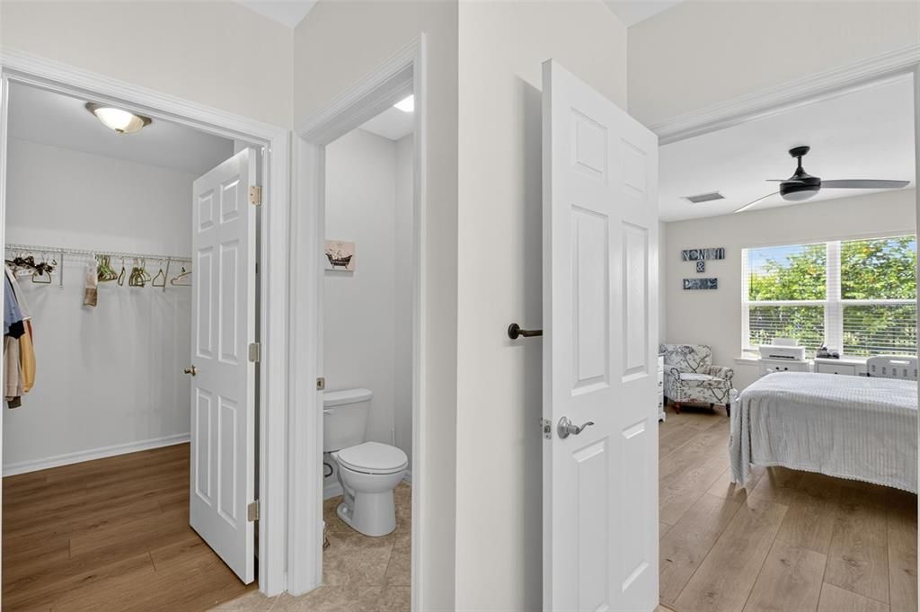 合同活跃: $389,900 (4 贝兹, 2 浴室, 1828 平方英尺)