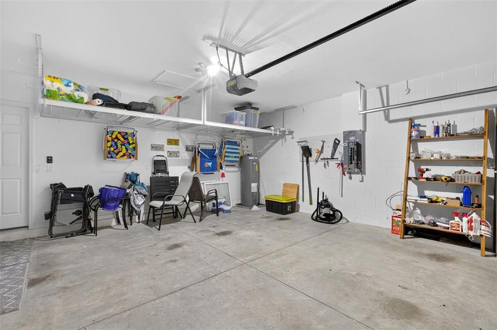 合同活跃: $389,900 (4 贝兹, 2 浴室, 1828 平方英尺)