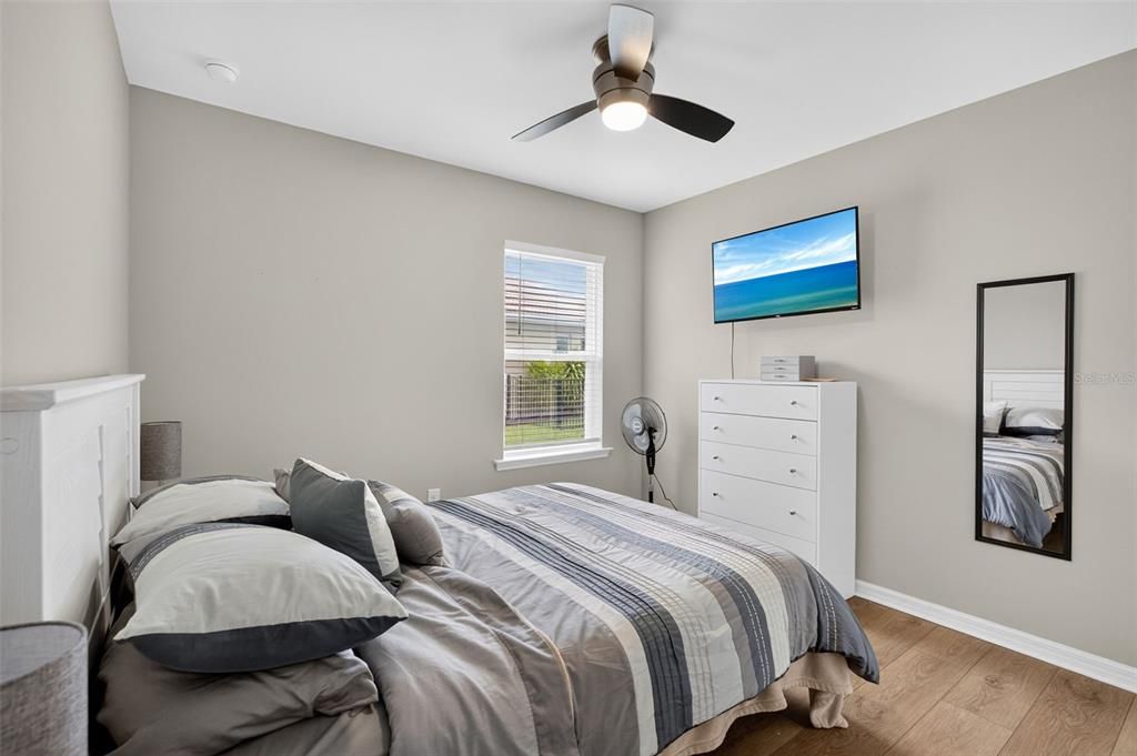 合同活跃: $389,900 (4 贝兹, 2 浴室, 1828 平方英尺)