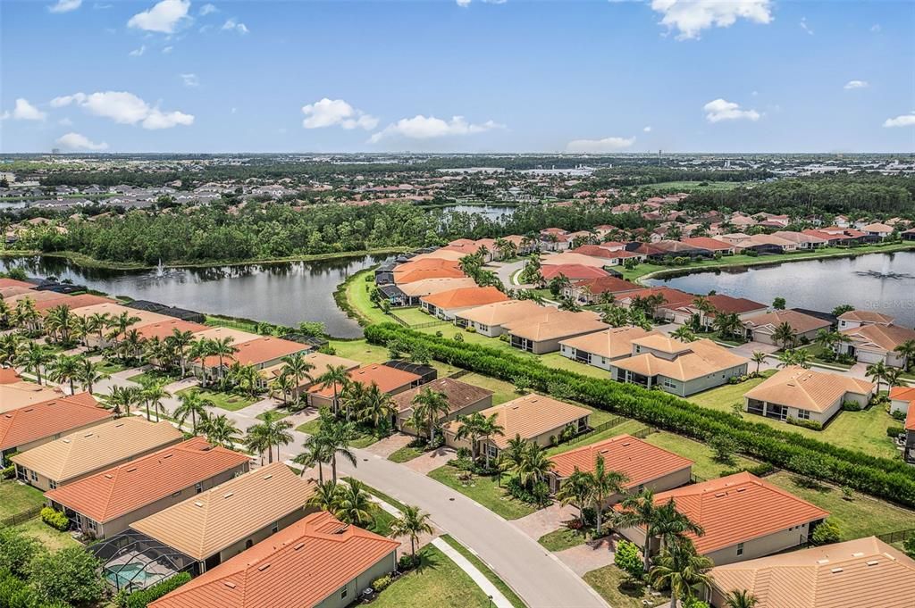 合同活跃: $389,900 (4 贝兹, 2 浴室, 1828 平方英尺)