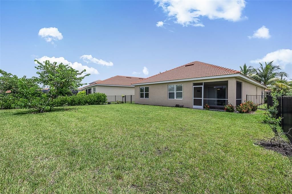 合同活跃: $389,900 (4 贝兹, 2 浴室, 1828 平方英尺)