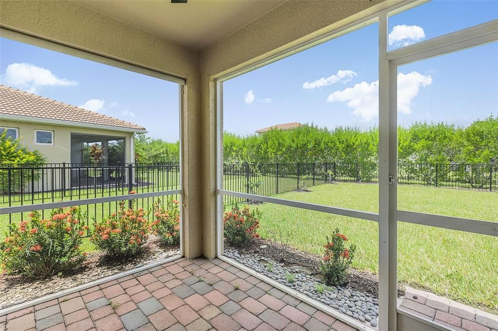 合同活跃: $389,900 (4 贝兹, 2 浴室, 1828 平方英尺)