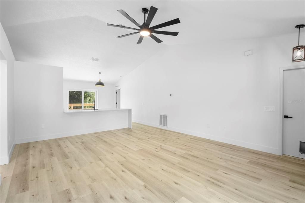 На продажу: $314,500 (3 спален, 2 ванн, 1332 Квадратных фут)