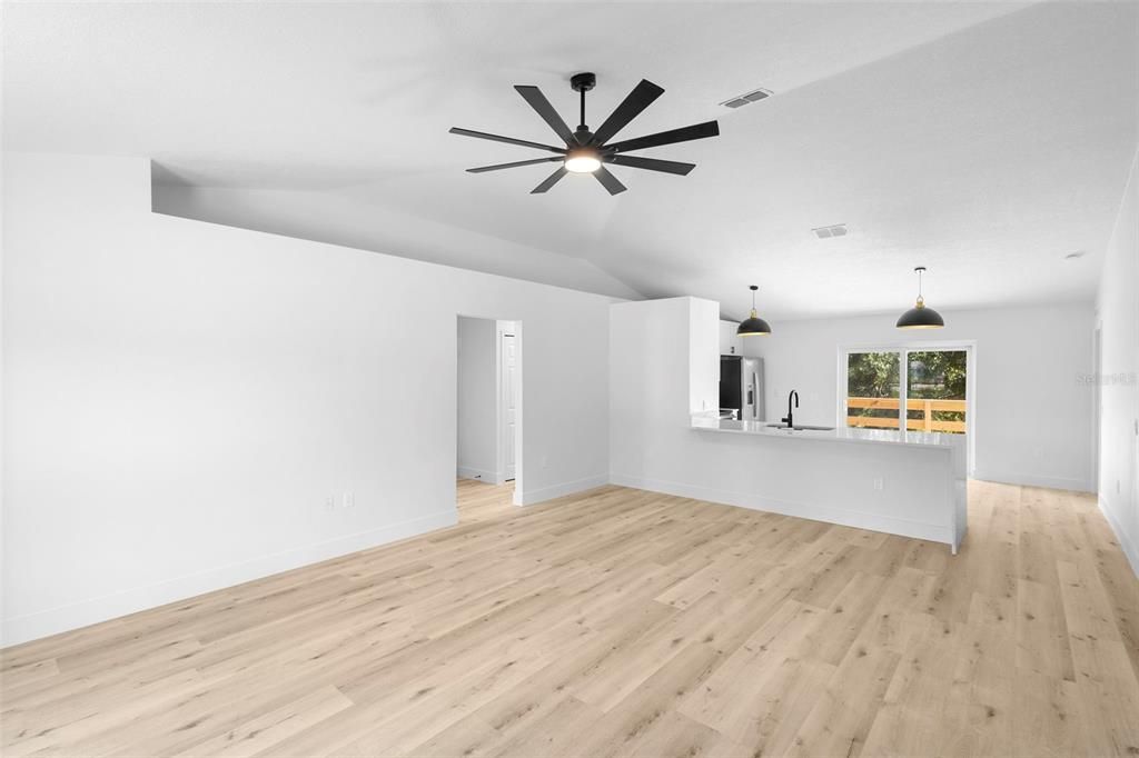 На продажу: $314,500 (3 спален, 2 ванн, 1332 Квадратных фут)