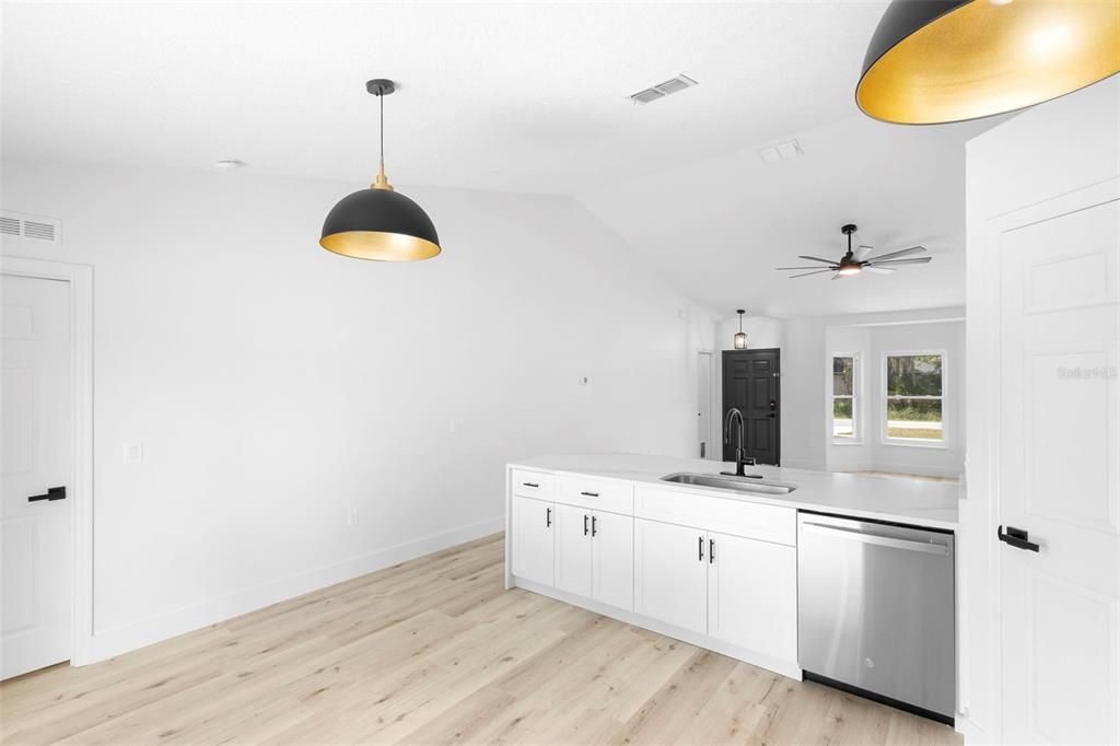 На продажу: $314,500 (3 спален, 2 ванн, 1332 Квадратных фут)