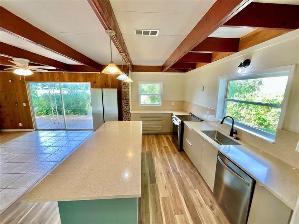 待售: $329,000 (3 贝兹, 2 浴室, 1711 平方英尺)