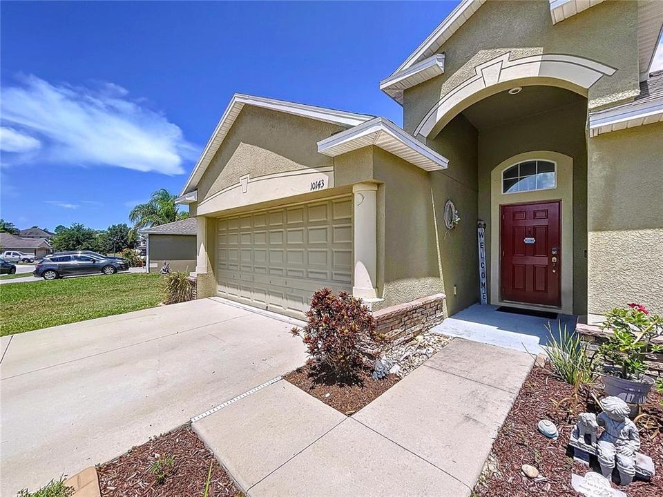 For Sale: $345,000 (4 beds, 3 baths, 1908 Square Feet)