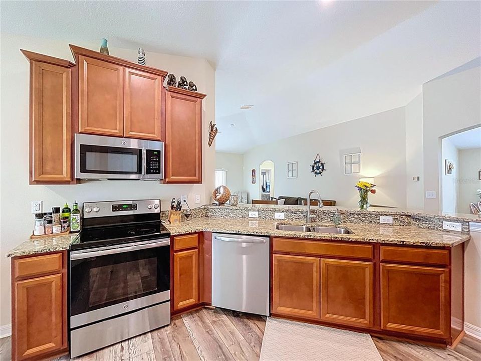 For Sale: $345,000 (4 beds, 3 baths, 1908 Square Feet)