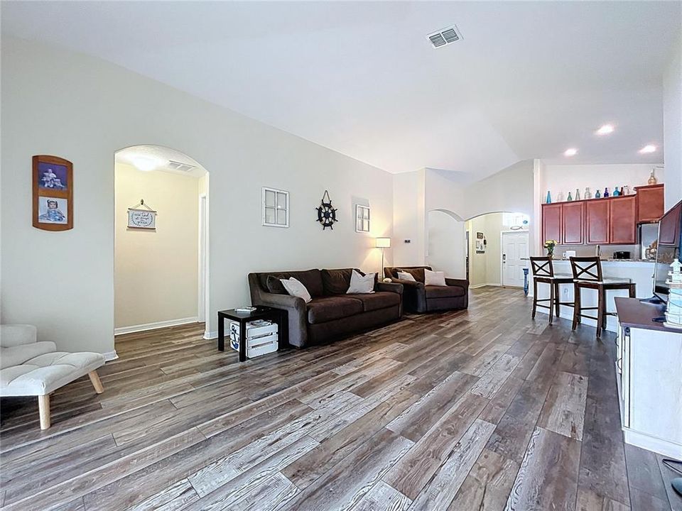 For Sale: $345,000 (4 beds, 3 baths, 1908 Square Feet)