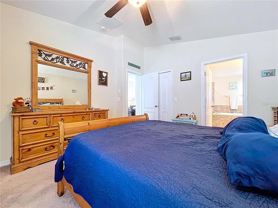 For Sale: $345,000 (4 beds, 3 baths, 1908 Square Feet)