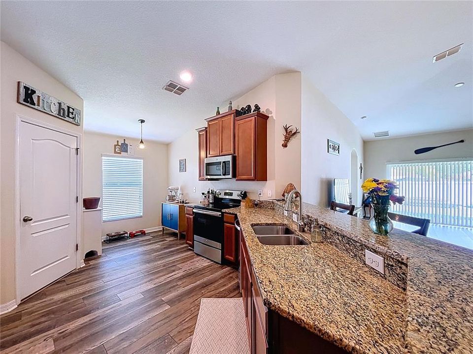 For Sale: $345,000 (4 beds, 3 baths, 1908 Square Feet)