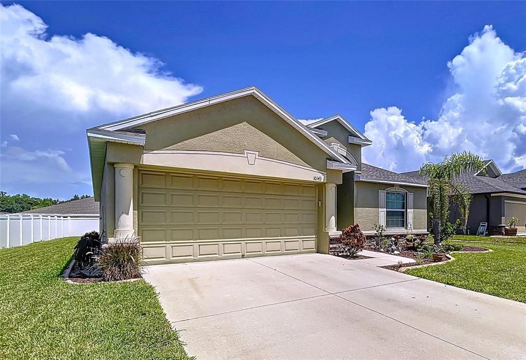 For Sale: $345,000 (4 beds, 3 baths, 1908 Square Feet)