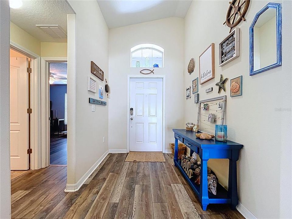 For Sale: $345,000 (4 beds, 3 baths, 1908 Square Feet)