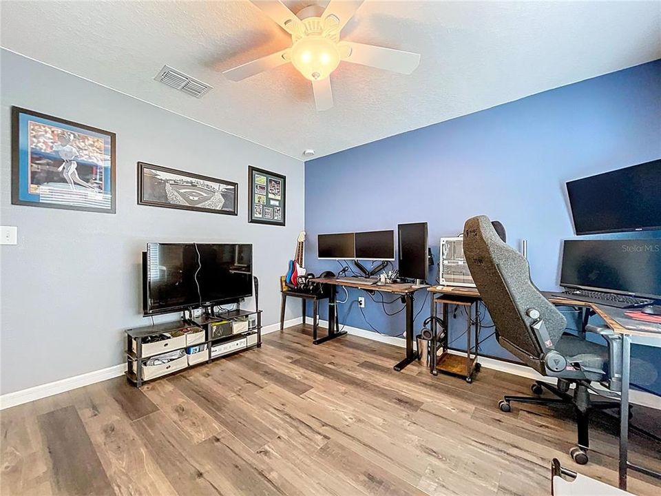 For Sale: $345,000 (4 beds, 3 baths, 1908 Square Feet)