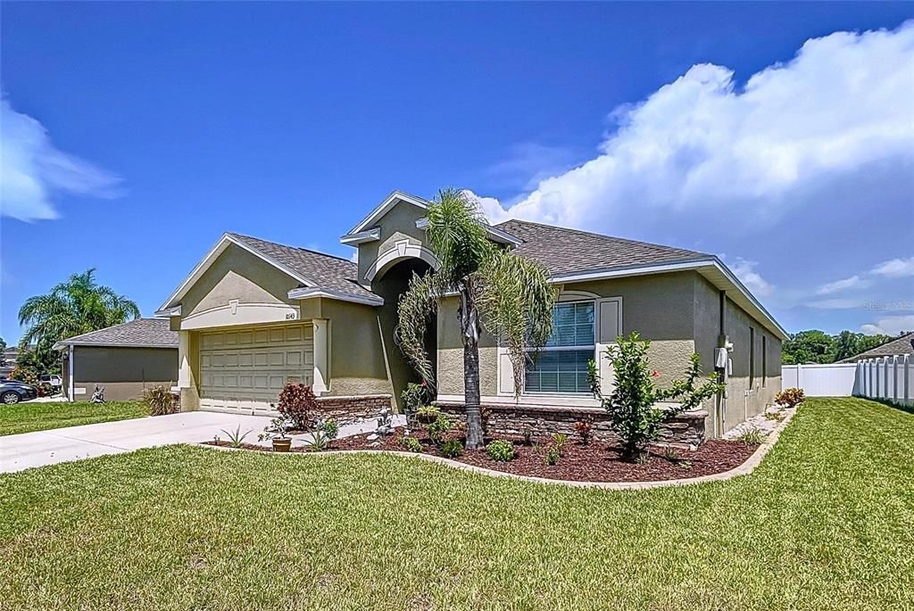 For Sale: $345,000 (4 beds, 3 baths, 1908 Square Feet)