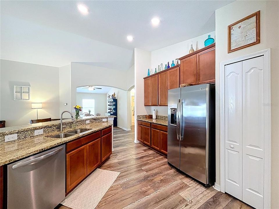 For Sale: $345,000 (4 beds, 3 baths, 1908 Square Feet)