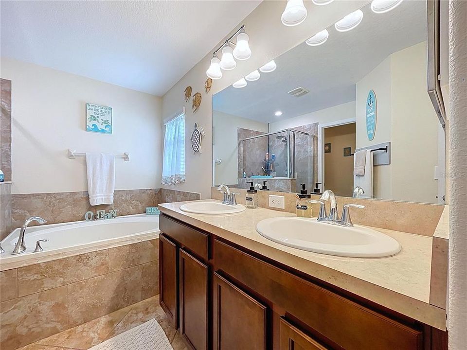 For Sale: $345,000 (4 beds, 3 baths, 1908 Square Feet)