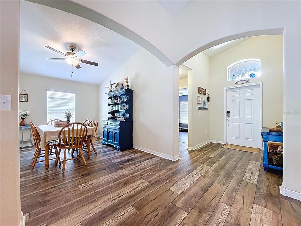 For Sale: $345,000 (4 beds, 3 baths, 1908 Square Feet)