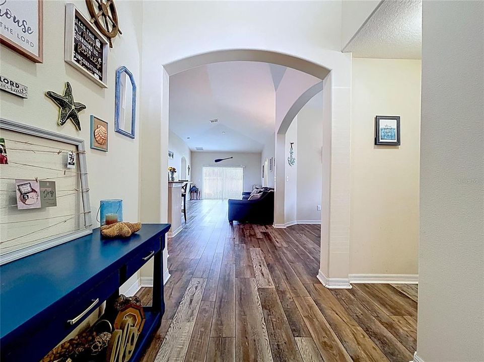 For Sale: $345,000 (4 beds, 3 baths, 1908 Square Feet)