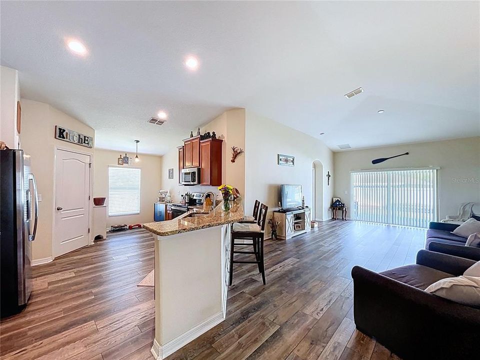 For Sale: $345,000 (4 beds, 3 baths, 1908 Square Feet)