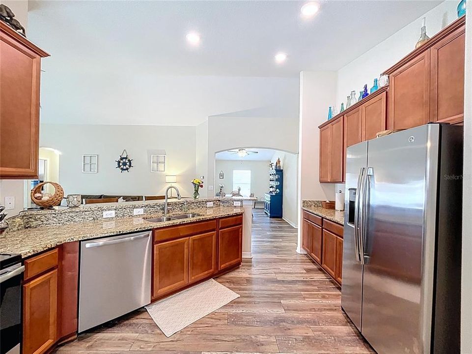 For Sale: $345,000 (4 beds, 3 baths, 1908 Square Feet)