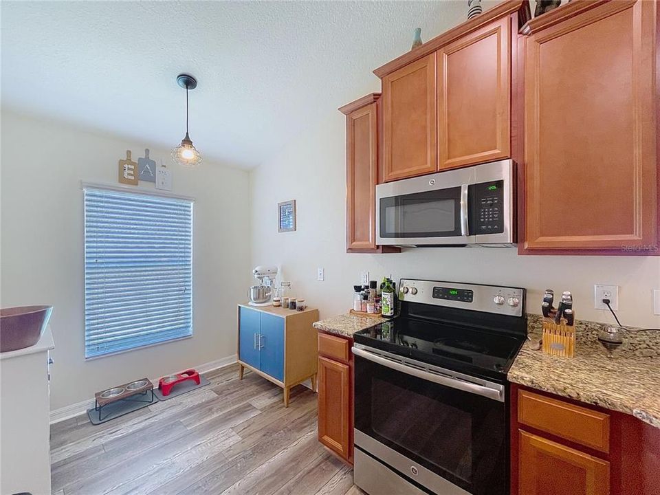 For Sale: $345,000 (4 beds, 3 baths, 1908 Square Feet)