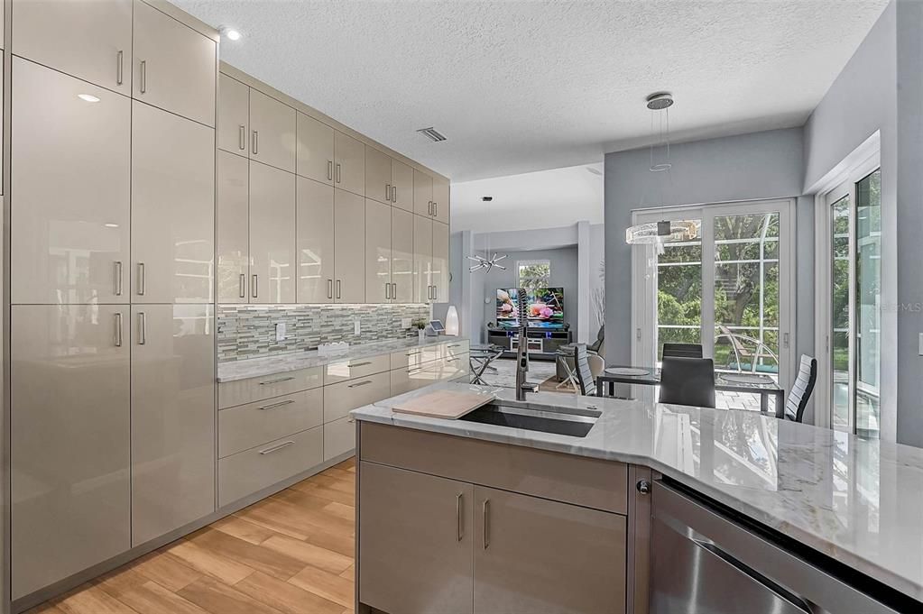 На продажу: $949,000 (3 спален, 2 ванн, 2188 Квадратных фут)