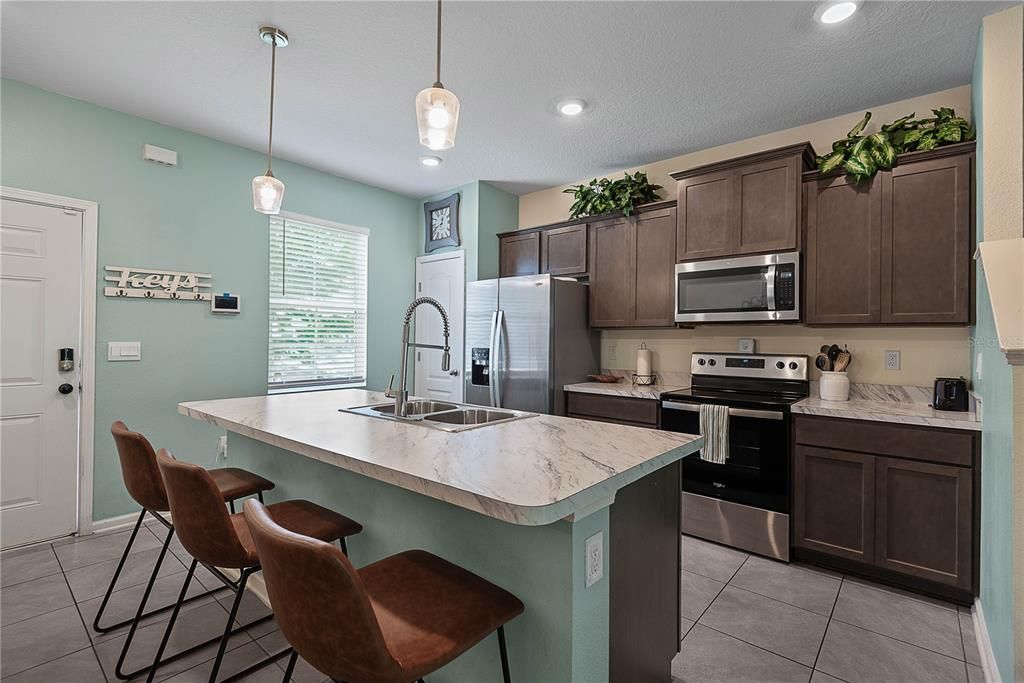 For Sale: $238,000 (2 beds, 2 baths, 1110 Square Feet)