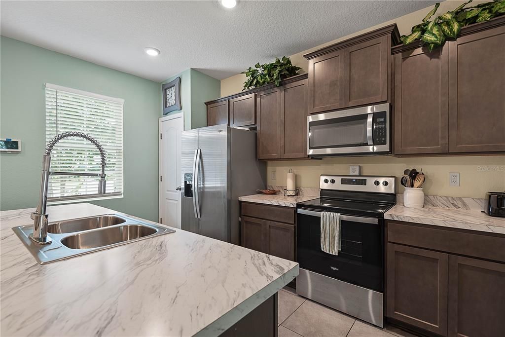 For Sale: $238,000 (2 beds, 2 baths, 1110 Square Feet)