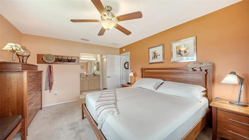 待售: $795,000 (2 贝兹, 2 浴室, 1554 平方英尺)