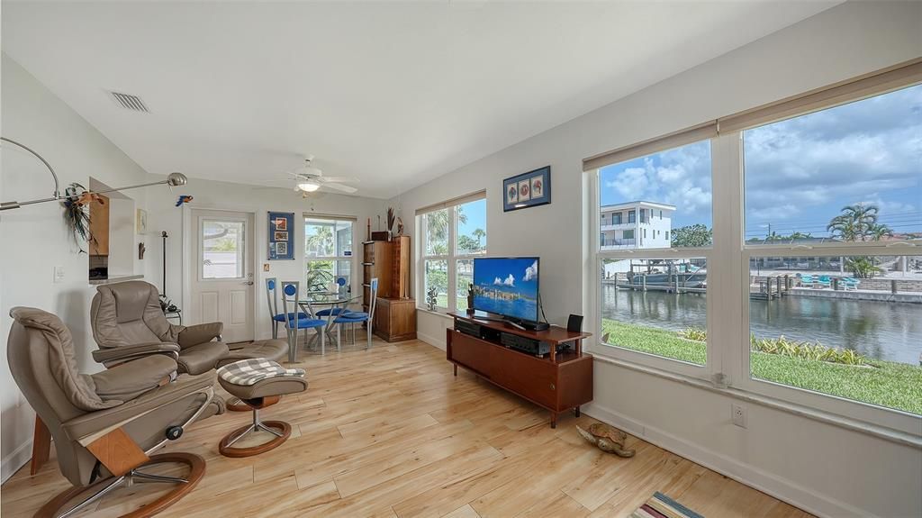 待售: $795,000 (2 贝兹, 2 浴室, 1554 平方英尺)