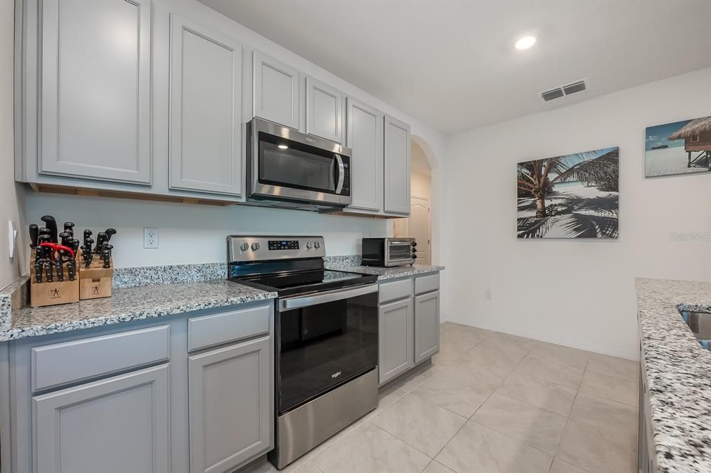 待售: $445,000 (4 贝兹, 2 浴室, 1828 平方英尺)