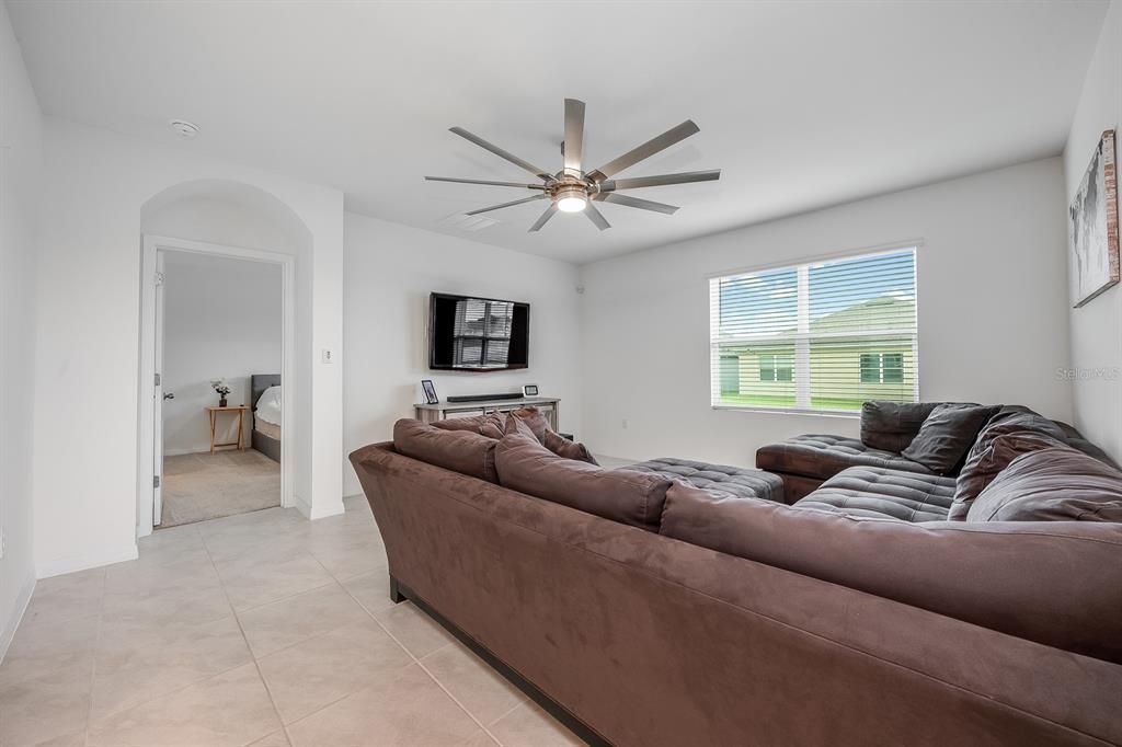 待售: $445,000 (4 贝兹, 2 浴室, 1828 平方英尺)