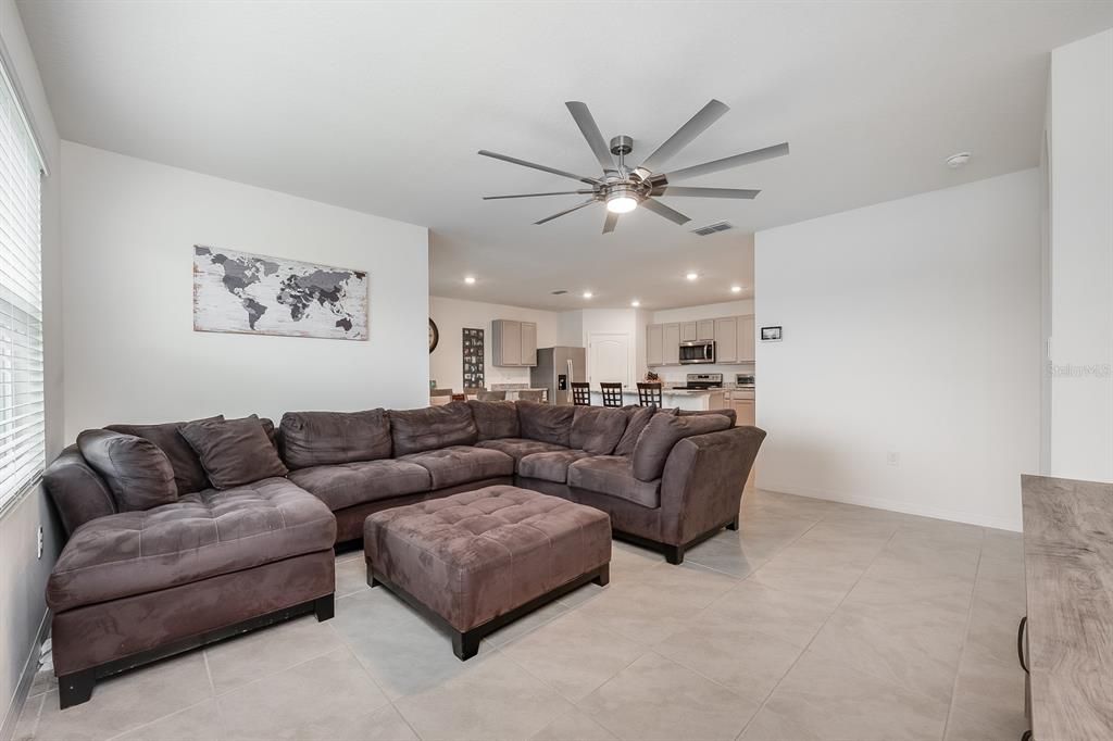 待售: $445,000 (4 贝兹, 2 浴室, 1828 平方英尺)