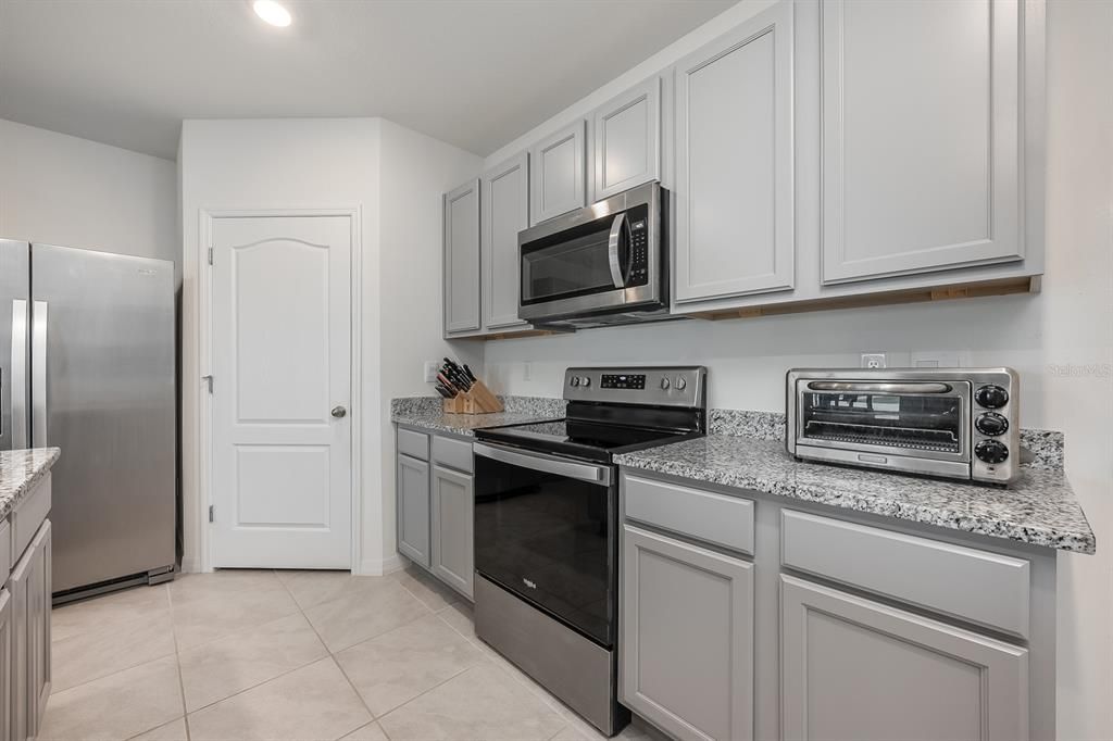 待售: $445,000 (4 贝兹, 2 浴室, 1828 平方英尺)