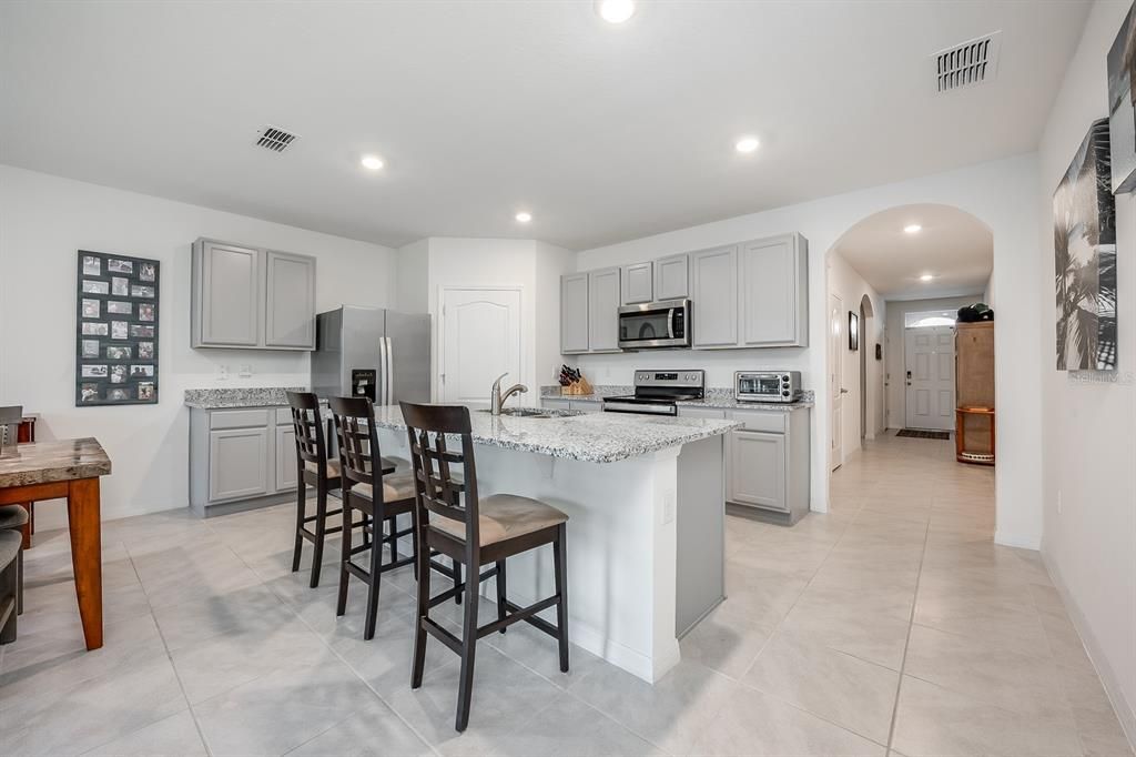 待售: $445,000 (4 贝兹, 2 浴室, 1828 平方英尺)