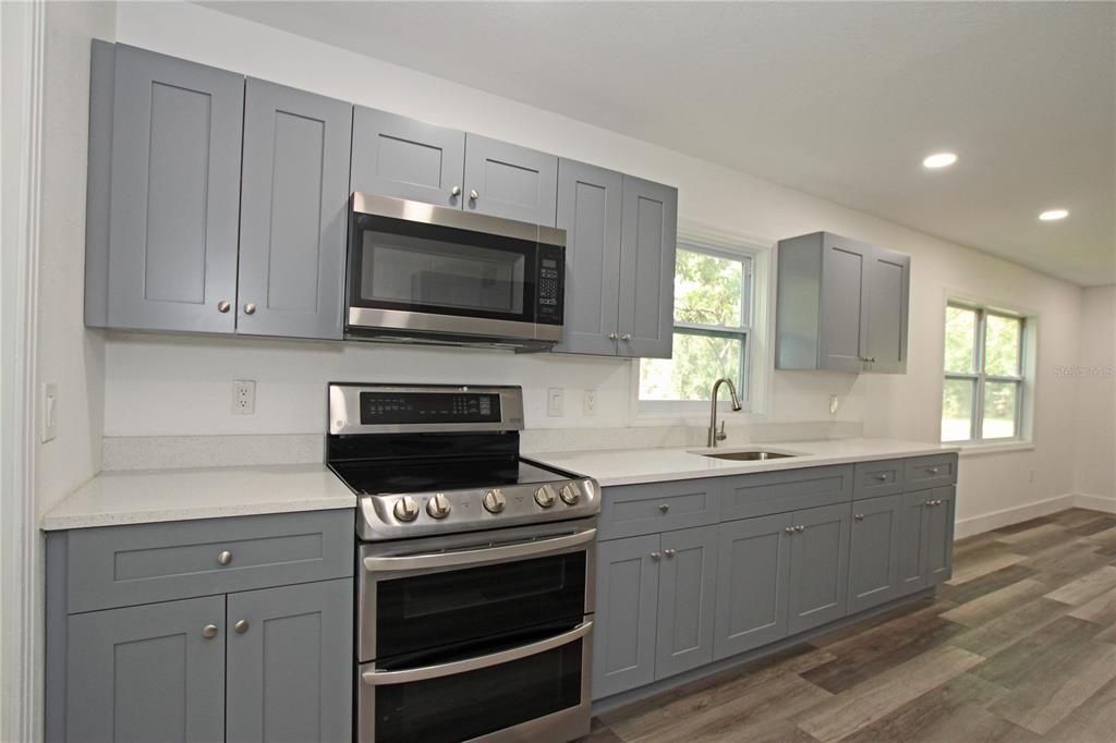 待售: $284,900 (3 贝兹, 2 浴室, 1334 平方英尺)