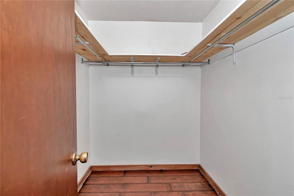 Под контрактом: $228,900 (3 спален, 2 ванн, 1479 Квадратных фут)