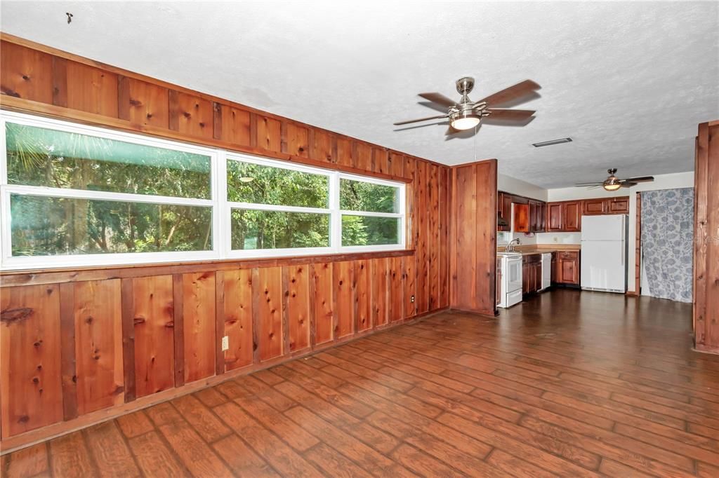 Под контрактом: $228,900 (3 спален, 2 ванн, 1479 Квадратных фут)