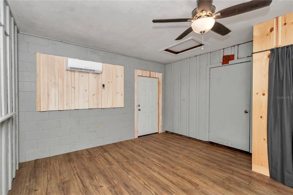 Под контрактом: $228,900 (3 спален, 2 ванн, 1479 Квадратных фут)