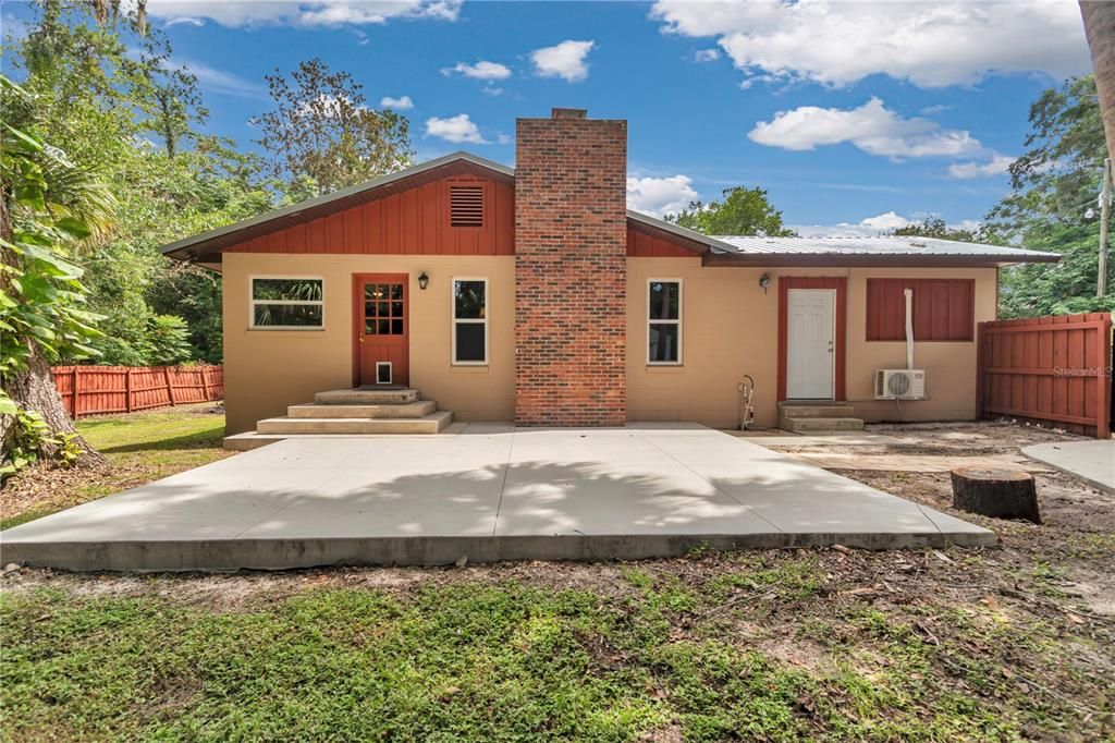 Под контрактом: $228,900 (3 спален, 2 ванн, 1479 Квадратных фут)