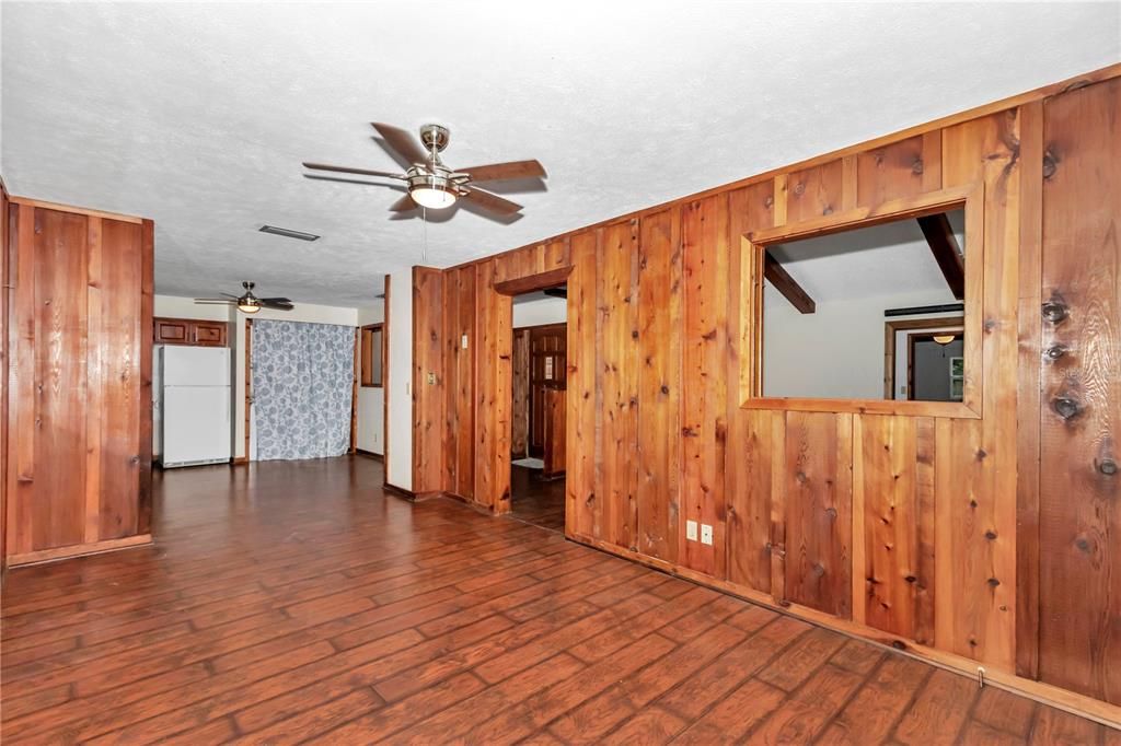 Под контрактом: $228,900 (3 спален, 2 ванн, 1479 Квадратных фут)