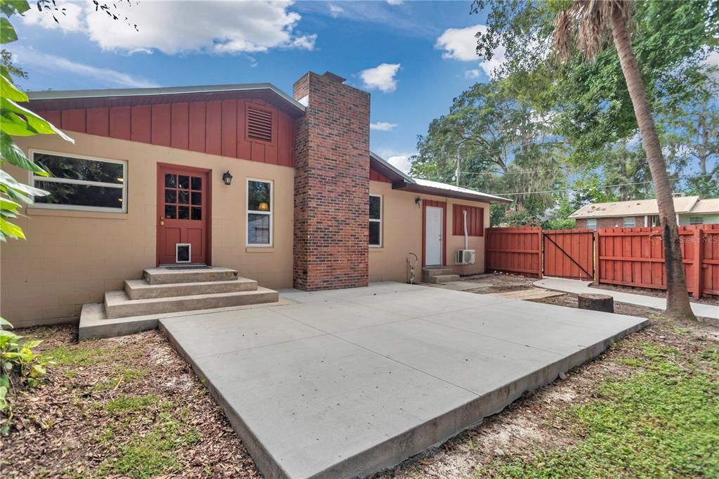 Под контрактом: $228,900 (3 спален, 2 ванн, 1479 Квадратных фут)