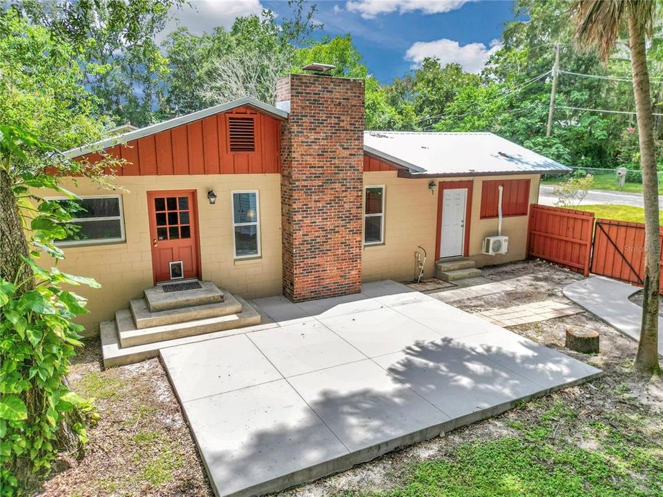 Под контрактом: $228,900 (3 спален, 2 ванн, 1479 Квадратных фут)