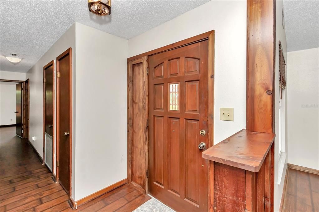 Под контрактом: $228,900 (3 спален, 2 ванн, 1479 Квадратных фут)