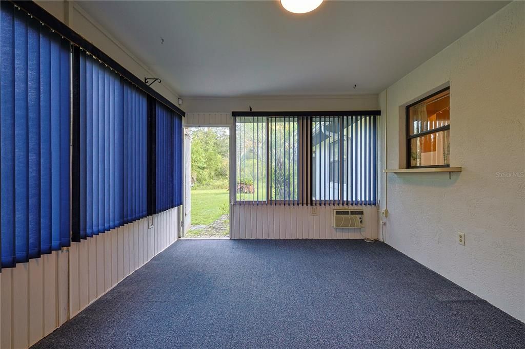 На продажу: $250,000 (3 спален, 2 ванн, 1644 Квадратных фут)