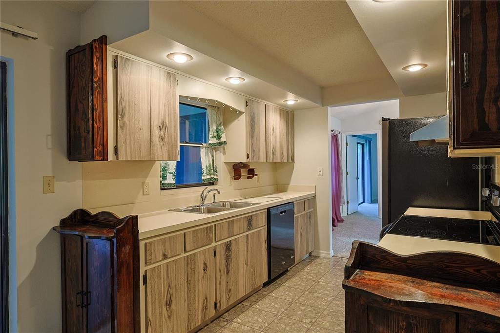 На продажу: $250,000 (3 спален, 2 ванн, 1644 Квадратных фут)